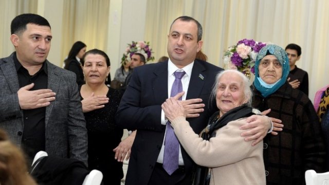 Vitse-spiker şəhid analarını təbrik etdi - FOTOLAR