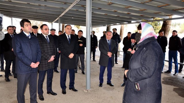 Seymur Orucov Səməd Vurğun küçəsinin sakinləri ilə görüşdü - FOTOLAR