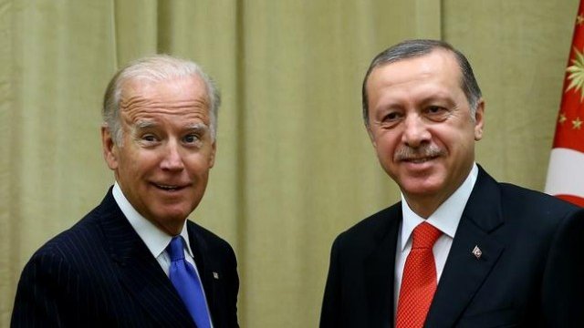 Ərdoğan Baydenlə Ukraynadakı vəziyyəti müzakirə ETDİ