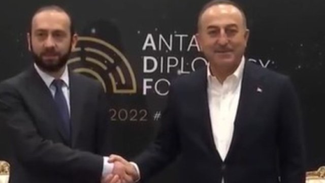 Çavuşoğlu Mirzoyanla görüşdü