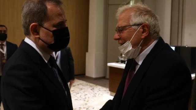 Ceyhun Bayramov Josep Borrellə Ukraynadakı vəziyyəti müzakirə etdi