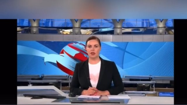 Rusiyanın dövlət televiziyasının canlı yayımında inanılmaz hadisə - VİDEO