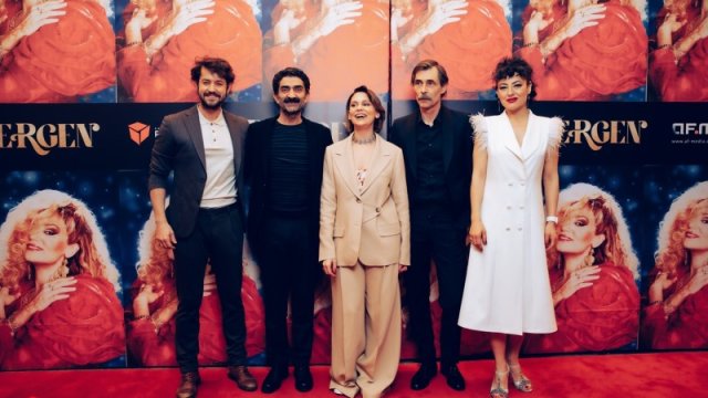 Məşhur türk aktyorlar Bakıda qala-gecəyə qatıldı - FOTOLAR