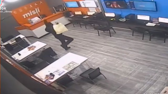 Bakıda böyük məbləğ udan adamın sevinci viral oldu - VİDEO