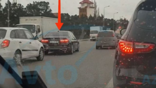 Bakıda icra başçısının avtomobili qaydaları heçə saydı - VİDEO