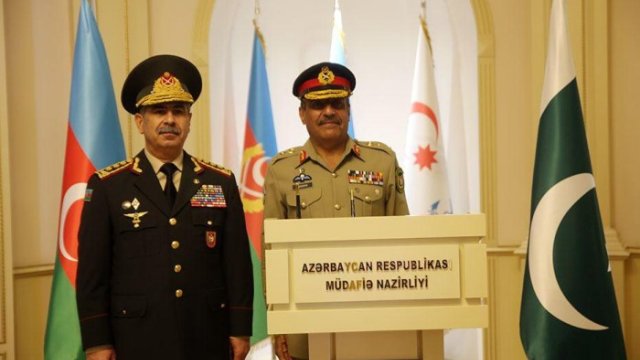 Zakir Həsənov pakistanlı generalla hərbi əməkdaşlığı müzakirə etdi