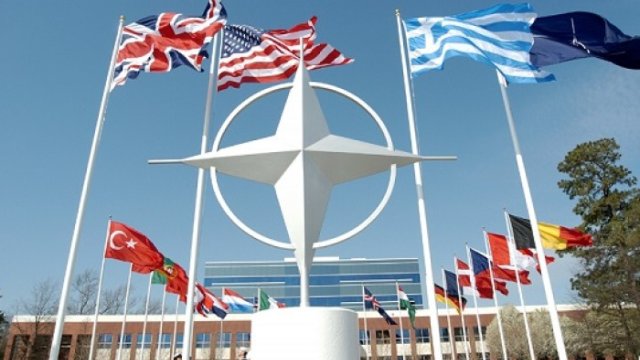 NATO-nun Ukrayna ilə bağlı iclası başladı