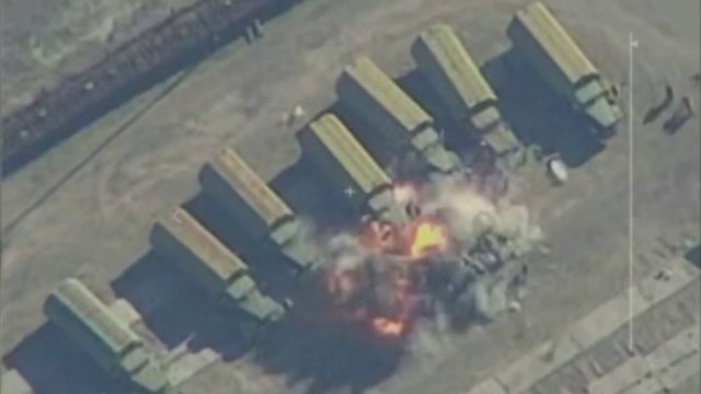 Su-34 Ukrayna ordusunun anbarlarını və texnikasını belə MƏHV ETDİ (VİDEO)