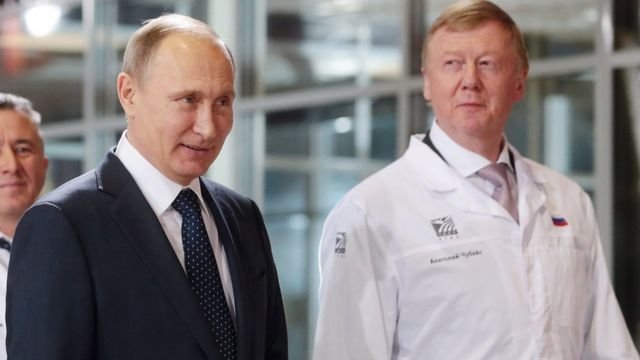 Putin köməkçisini işdən çıxardı