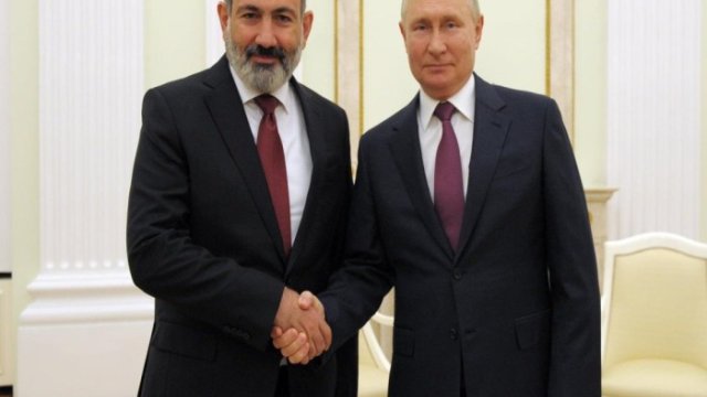 Putin və Paşinyan Qarabağdakı vəziyyəti müzakirə ediblər