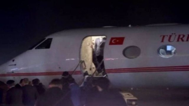 Ukrayna nümayəndə heyəti danışıqlara Türkiyə təyyarəsi ilə gəldi