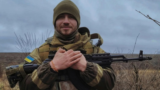 Cəbhə xəttindəki seks-simvollar: Ukraynalı qadınlar onlara pərəstiş edir (FOTO)