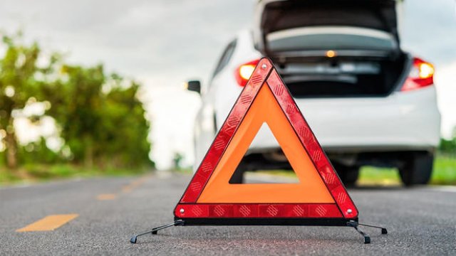 Sürücülərin NƏZƏRİNƏ: Xarab olub yolda qalan maşına cərimə yazılmalıdır? - AÇIQLAMA