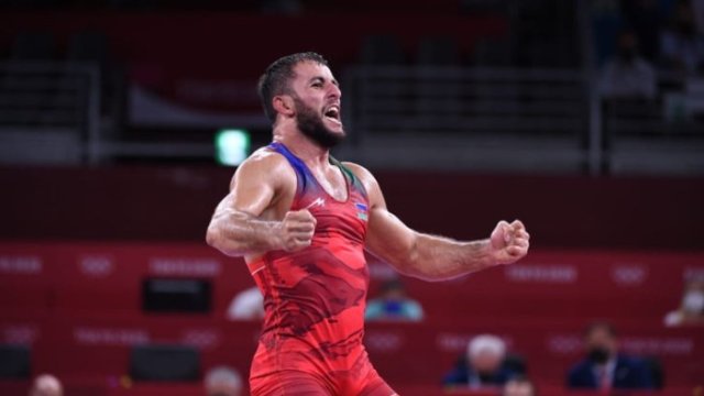 Güləşçimiz finala yüksəldi