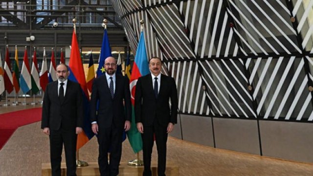 Liderlərin üçtərəfli görüşü keçirilir - VİDEO