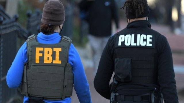 Qadın müharibəyə görə oğlunu boğaraq öldürdü, özünü bıçaqladı