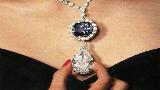 Osmanlı Sultanının milyonluq almas qaşı görün kimə satılıb: 95 karatlıq xəzinə - FOTOLAR