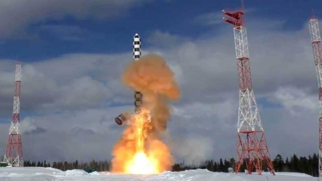 Rusiya “Sarmat” ballistik raketini sınaqdan keçirdi - VİDEO
