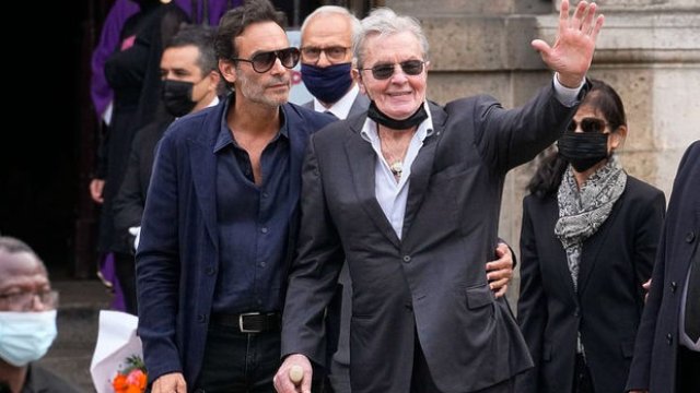 Ölüm qərarını verən Alen Delon pərəstişkarları ilə vidalaşdı