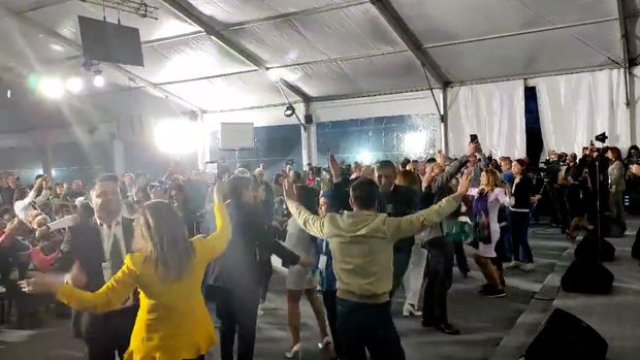 Xalq artistinin gözəl ifası Şuşada hər kəsi rəqsə sövq etdi - VİDEO