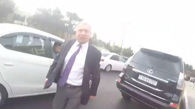 Motosiklet sürücüsünü döyən “Lexus” sahibi ilə bağlı AÇIQLAMA - YENİLƏNİB/ FOTO 