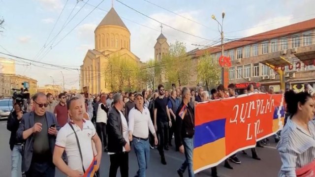 Ermənistanda müxalifətçilərlə polis arasında TOQQUŞMA