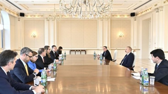 Prezident ABŞ Dövlət katibi köməkçisinin müavinini qəbul edib