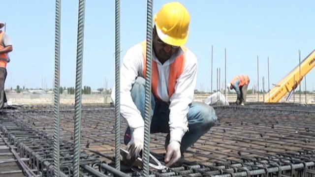 Fəhlələri qanunsuz işlədənlər 167 min manat cərimələndi