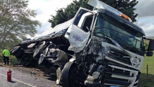 Azərbaycanda dəhşətli QƏZA: Yük maşınları toqquşdu, iki nəfər öldü