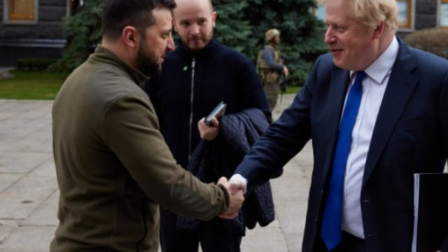 Boris Conson Zelenskinin pencəyini 90 min funta satdı