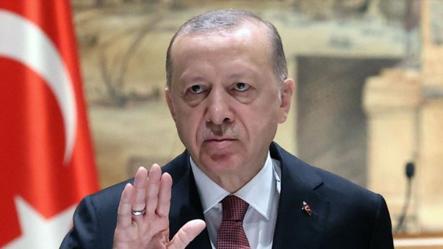 Ərdoğan 10 yüksək vəzifəli məmuru vəzifəsindən azad etdi - SİYAHI