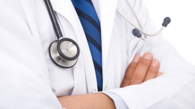 Azərbaycanda 7 min manatdan çox maaş alan tibb işçiləri var