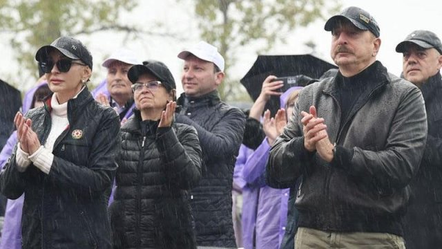 Prezidentin Şuşada kövrəldiyi an - VİDEO