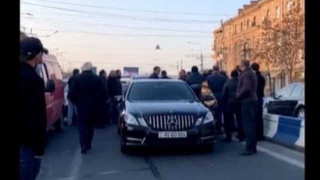 İrəvanda kütləvi aksiya: küçələr bağlandı - VİDEO