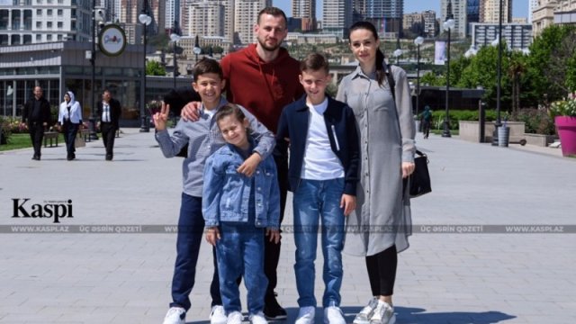 Təməli futbol sayəsində atılan AİLƏ - FOTOLAR