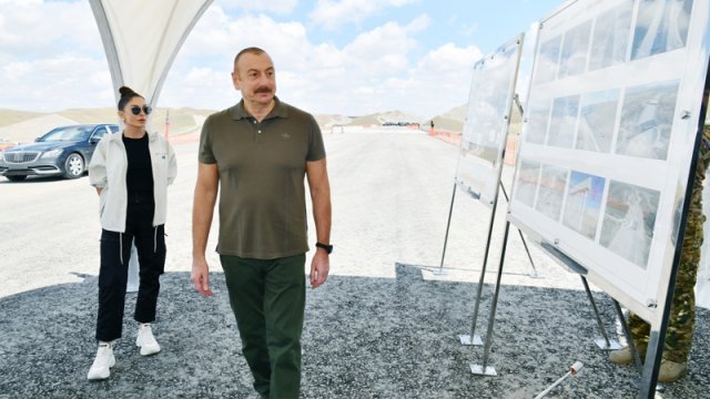 Prezident və birinci xanım Zəngəzur dəhlizinin tikintisi ilə tanış oldu - YENİLƏNİB/FOTO