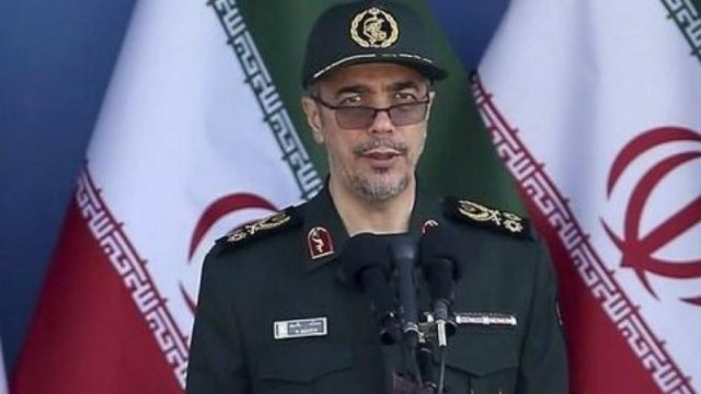 İranlı general yeraltındakı gizli bazaya getdi