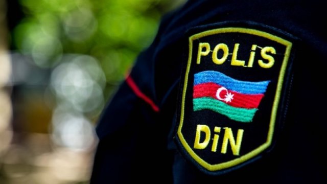 Azərbaycanda polis ehtiyatsızlıqdan özünü güllələyərək öldürdü