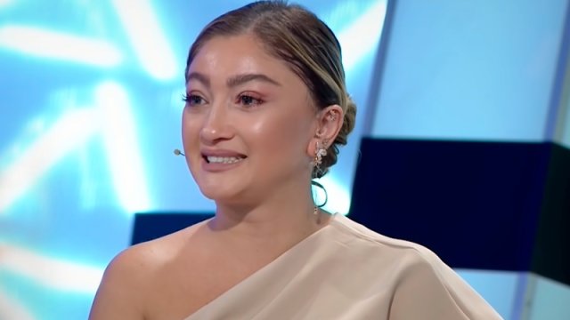 Səhnədə çətin anlar yaşayan Zümrüd danışdı