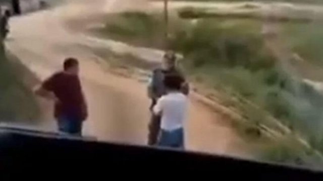 Ermənilər Azərbaycana məxsus yük avtomobilinin hərəkətinə maneə törətdilər - VİDEO