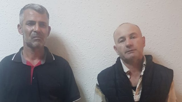 Xəzər dənizinə şübhəli əşyalar atan iki nəfər ələ keçdi - FOTO