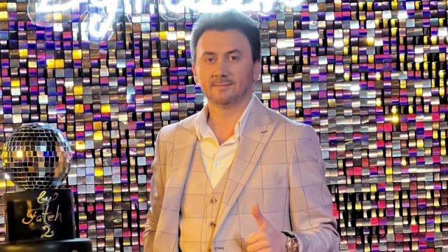 Məşhur meyxanaçıya 70 min AZN-lik avtomobil nömrəsi hədiyyə edildi - VİDEO