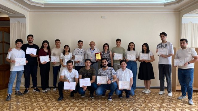 Gənclər üçün ödənişsiz ilk yardım təlimləri başa çatıb - FOTOLAR