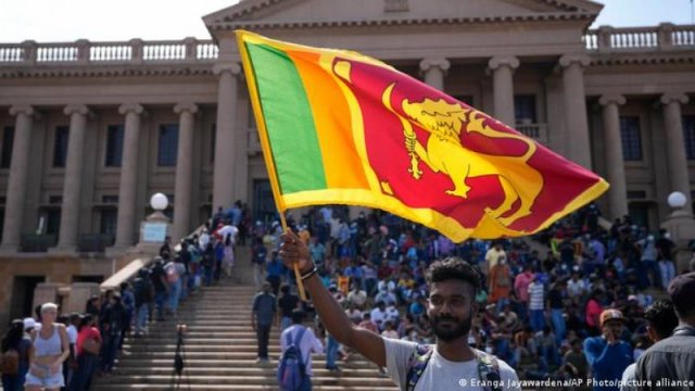 Şri-Lanka prezidenti ölkədən qaçdı