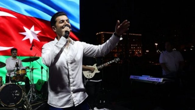 Xəyyam açıq havada konsert verdi