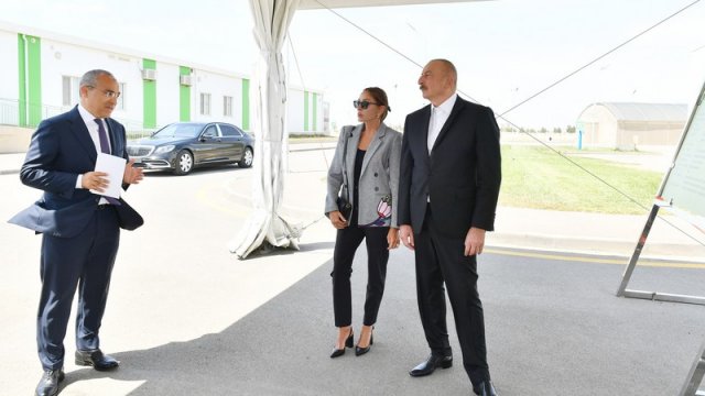 Prezident və xanımı “Grand-Agro İnvitro” MMC-nin müəssisəsi ilə tanış olub - FOTOLAR