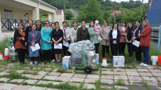 Regionlarda fəaliyyət göstərən qadın fermerlərə dəstək tədbirləri davam etdirilir - FOTOLAR