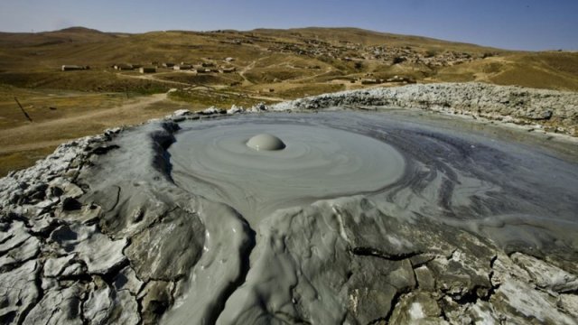 Bakıda vulkan püskürdü - VİDEO/YENİLƏNİB