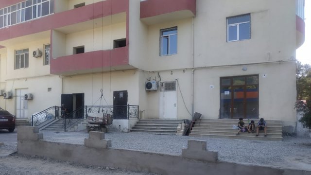 “Reklam və yalançı vədlərlə aldadıldıq” - Xırdalandakı yeni binadan şikayət (FOTOLAR)