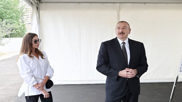 İlham Əliyev və Mehriban Əliyeva Müslüm Maqomayevin abidəsinin açılışında iştirak etdi (YENİLƏNİB)